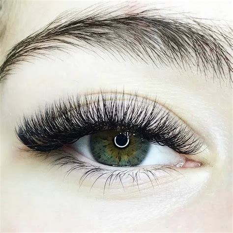The Magic of Magnetic Eyeliner: A New Twist on Magical Eyelash Adhesive